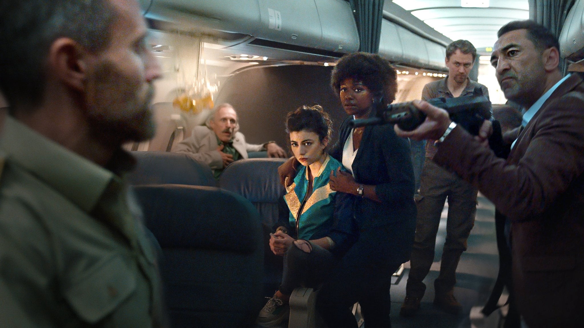 review phim Into the Night anh 2