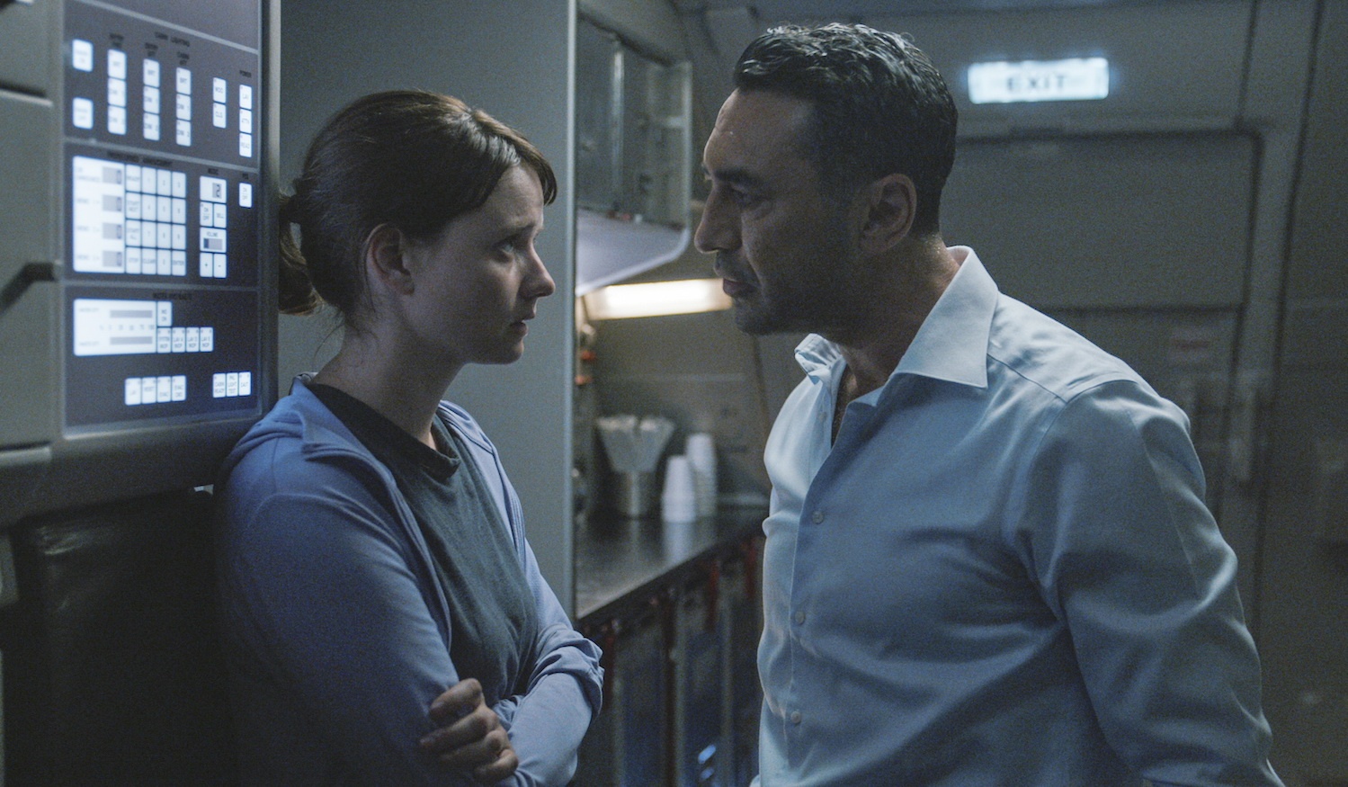 review phim Into the Night anh 3