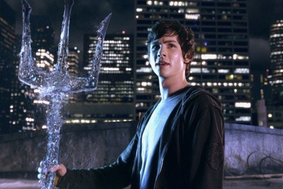 Tac gia truyen ‘Percy Jackson’ lai mia mai loat phim chuyen the hinh anh