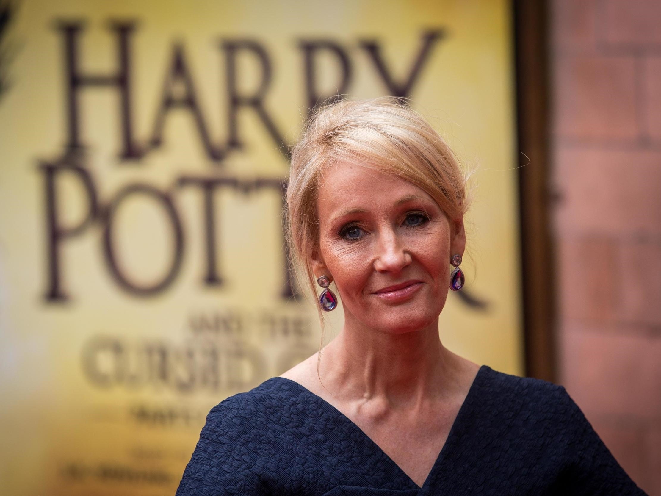 vi sao JK Rowling gay tranh cai anh 6