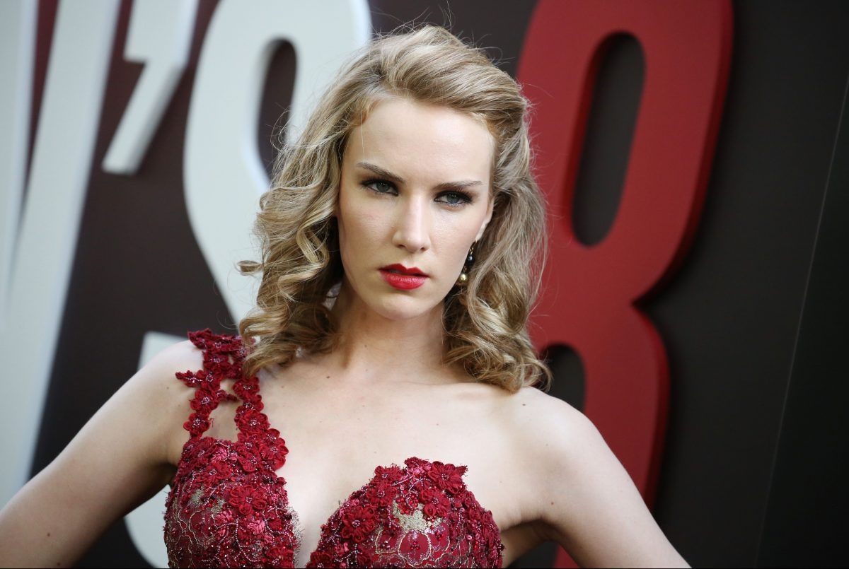 Charlotte Kirk la ai anh 1