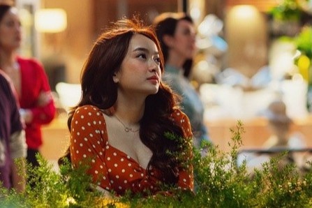 ‘Tiec trang mau’ - tro choi boc tran ban chat con nguoi hinh anh