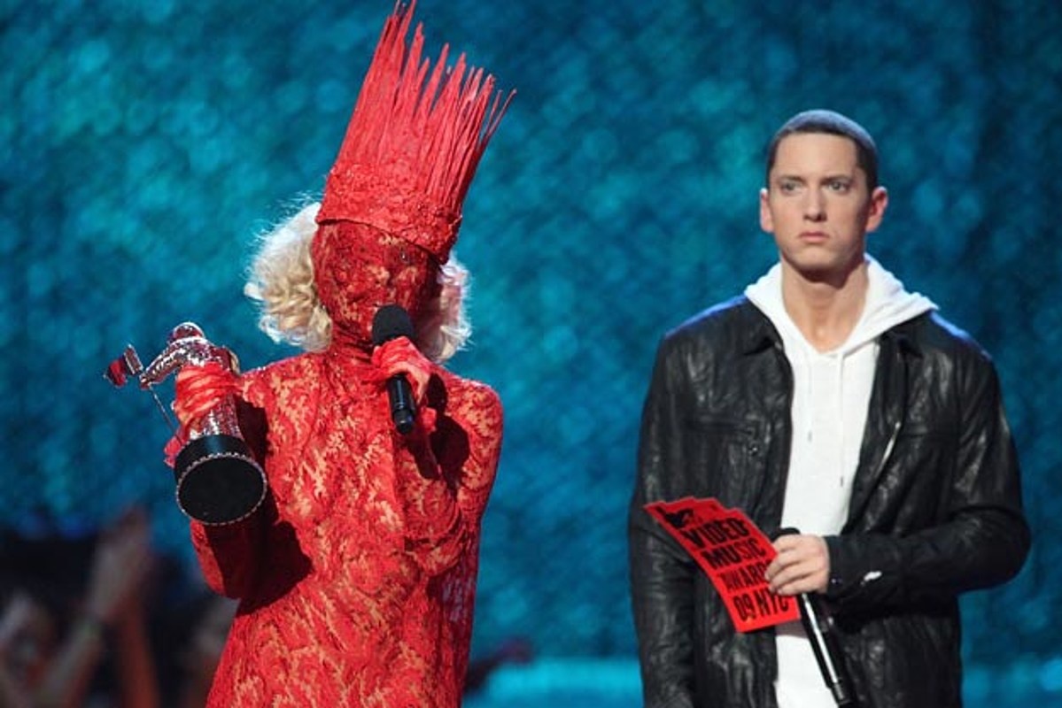 Nhung dieu thu vi dang sau dinh cao ‘The Fame Monster’ cua Lady Gaga hinh anh