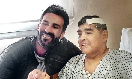 Cac ngoi sao giai tri tri an Diego Maradona hinh anh