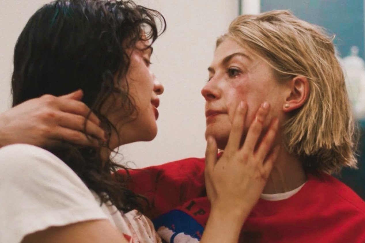 ‘I Care a Lot’ - khi ke cap gap ba gia hinh anh