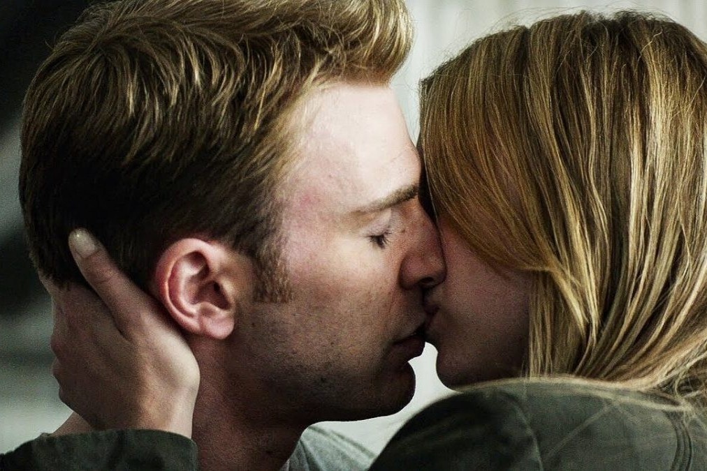 Sao phan hoi ve nu hon gay tranh cai trong Vu tru Dien anh Marvel hinh anh