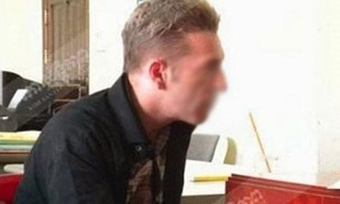 Giao vien nuoc ngoai dam o voi tre em linh 4 nam tu hinh anh