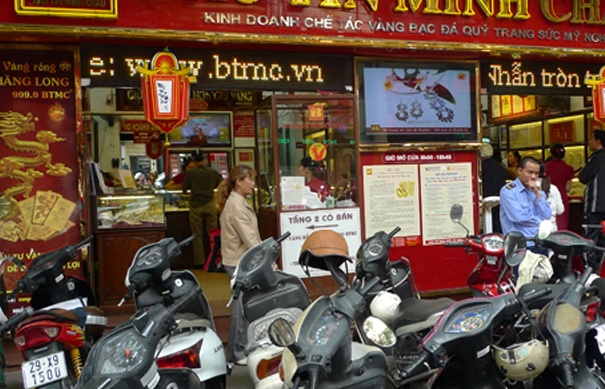 Hau het nhan vien Bao Tin Minh Chau bi sa thai la thu viec hinh anh