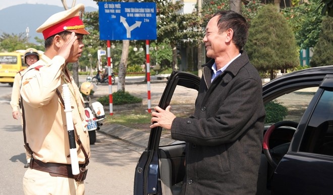 Bo Tu phap vao cuoc vu CSGT duoc trung dung tai san hinh anh