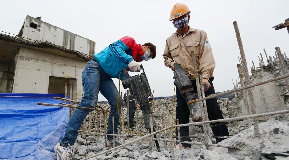 Ky luat nhieu can bo de xay ra sai pham tai 8B Le Truc hinh anh