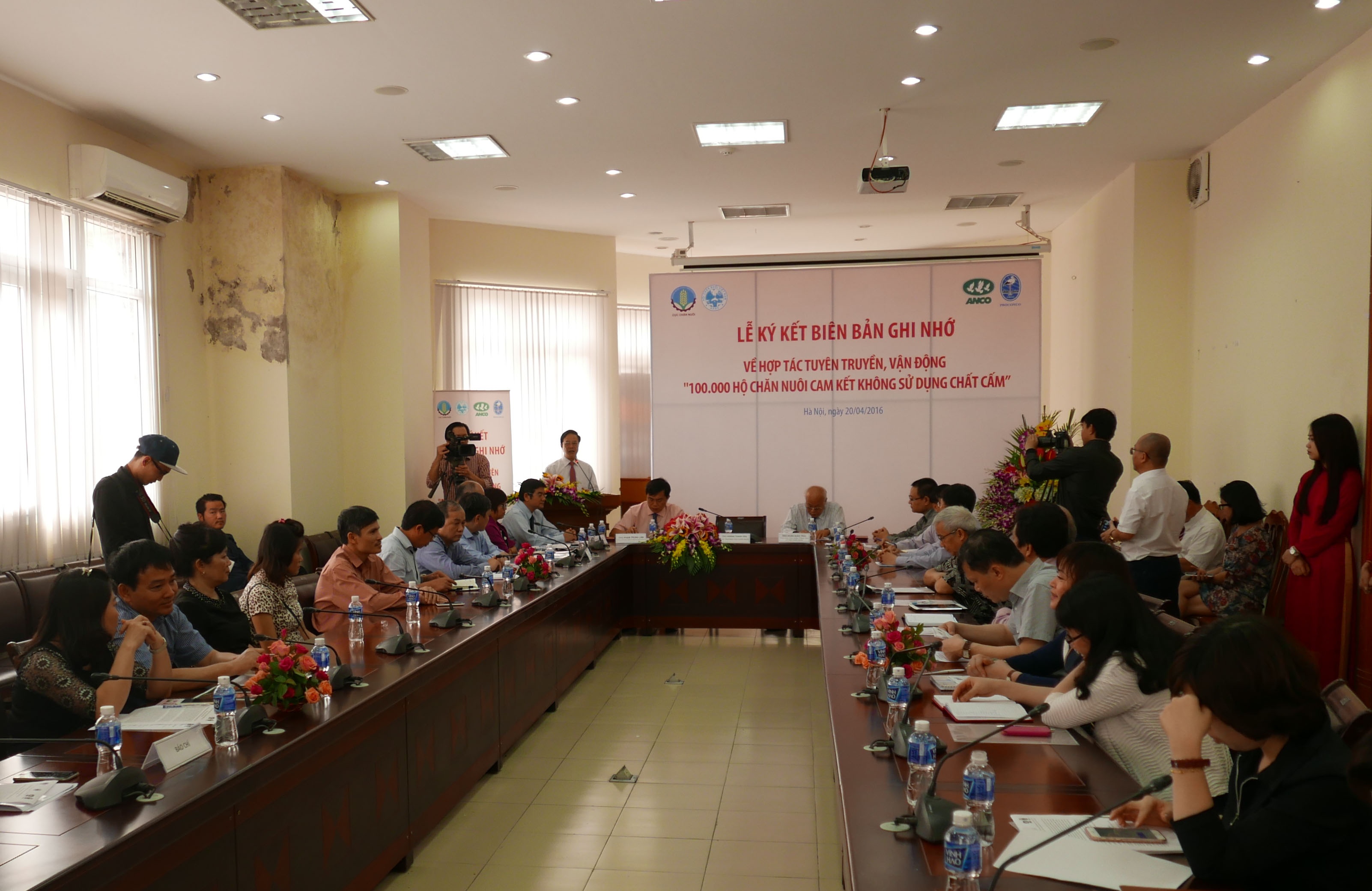 Chất cấm trong chăn nuôi ảnh 1 Chat cam trong chan nuoi anh 1