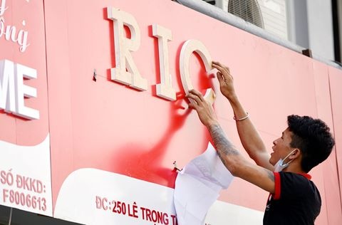 Dan muon tu chon mau bien hieu kieu mau o Ha Noi hinh anh