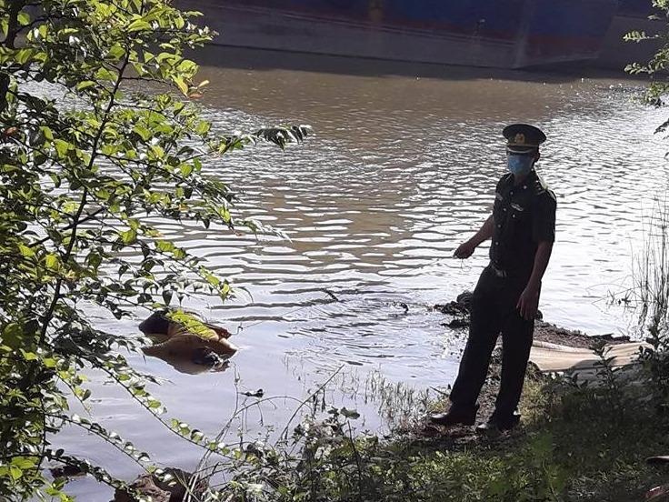 Thi the nam thanh nien mac ao cau thu noi tren song Lam hinh anh