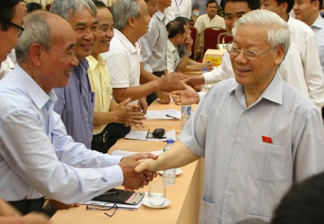 Tong bi thu tiep xuc cu tri anh 1