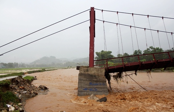 Pho thu tuong: Phong chong bao lu con chu quan, thu dong hinh anh