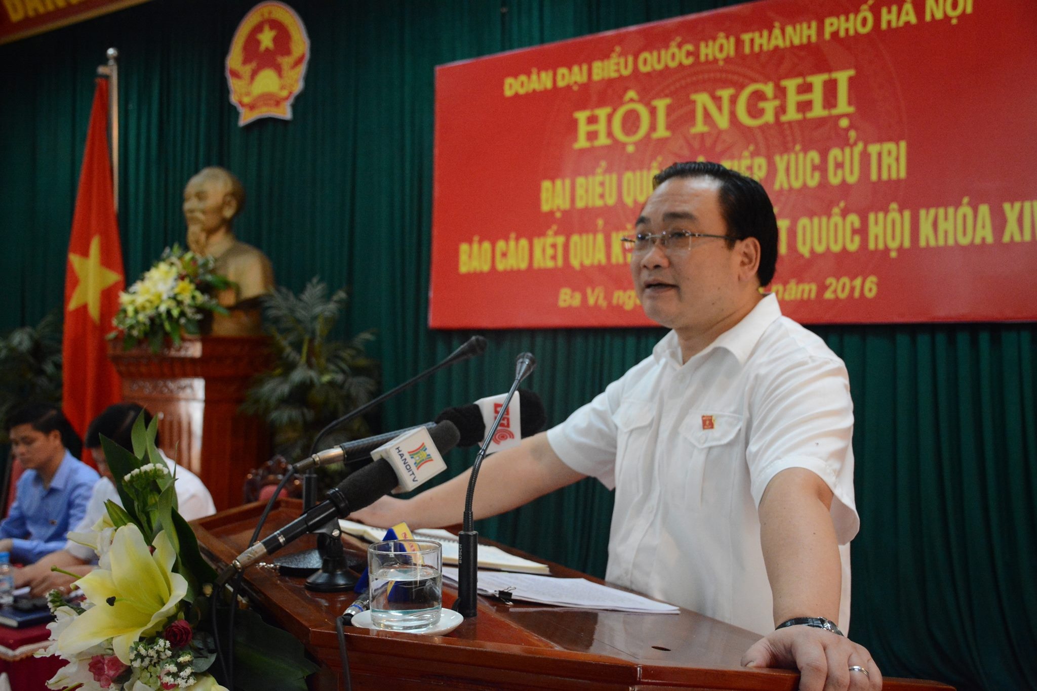 Tiep xuc cu tri o huyen Ba Vi anh 1