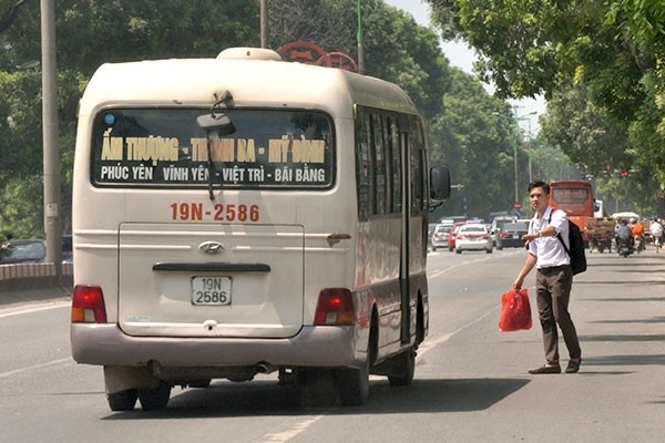 Ha Noi se lap camera giam sat xe don khach doc duong hinh anh