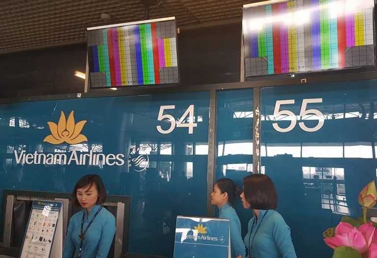 Man hinh check-in tai san bay Noi Bai bi loi hinh anh