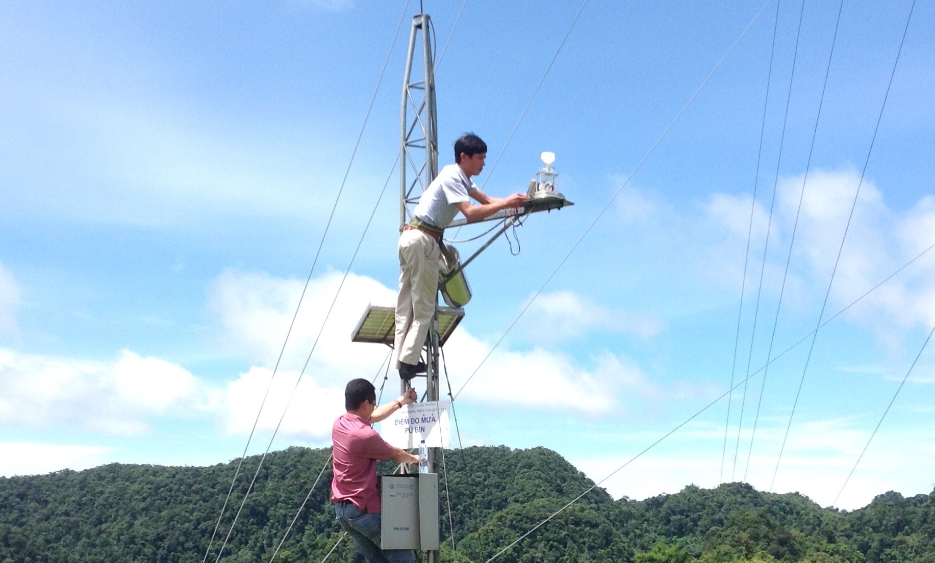 De xuat dung may bay khong nguoi lai, ten lua du bao bao hinh anh