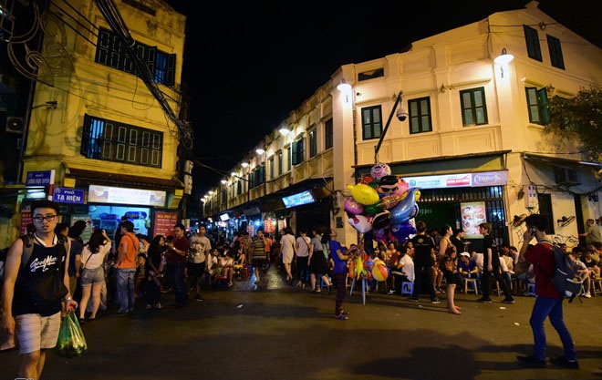Ha Noi se tang cuong nha ve sinh o khu pho di bo hinh anh