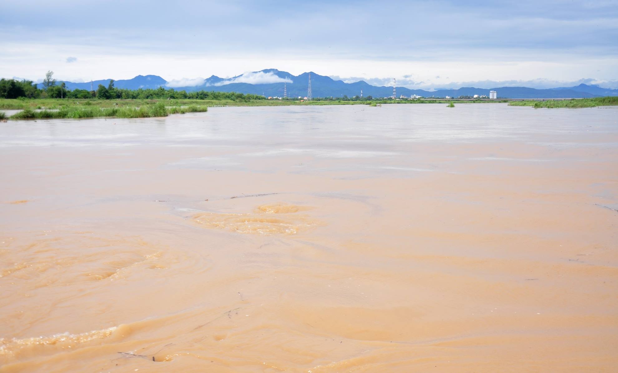 Bão số 4 đi vào đất liền ảnh 2 Bao so 4 di vao dat lien anh 2