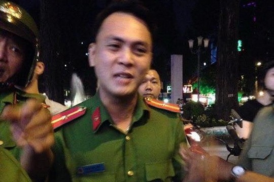 De xuat canh cao thieu uy cong an keo le phu nu o ho Con Rua hinh anh