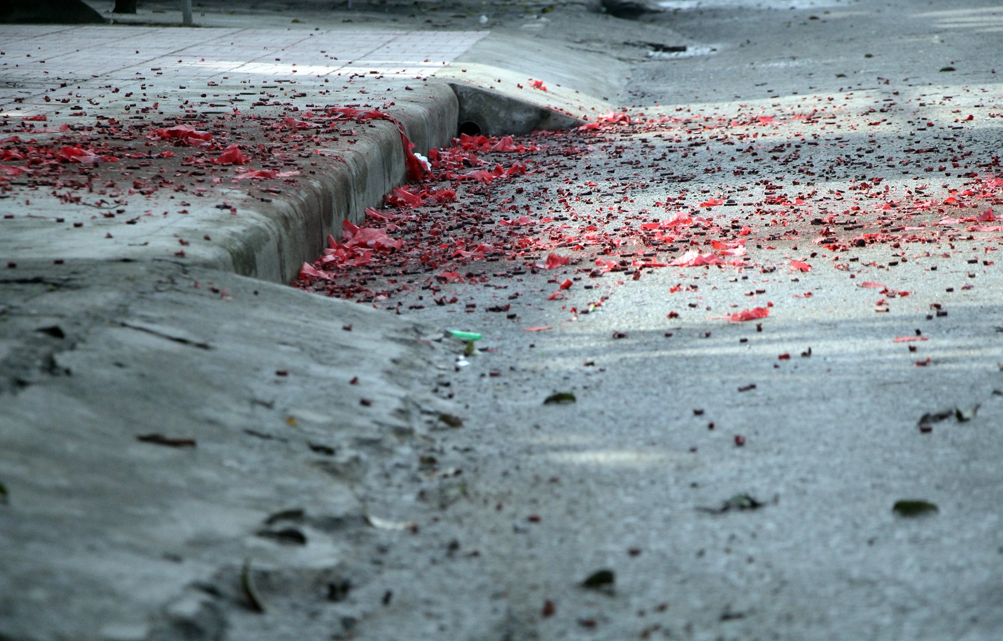 Xac phao trai doc quoc lo 8A Ha Tinh anh 1