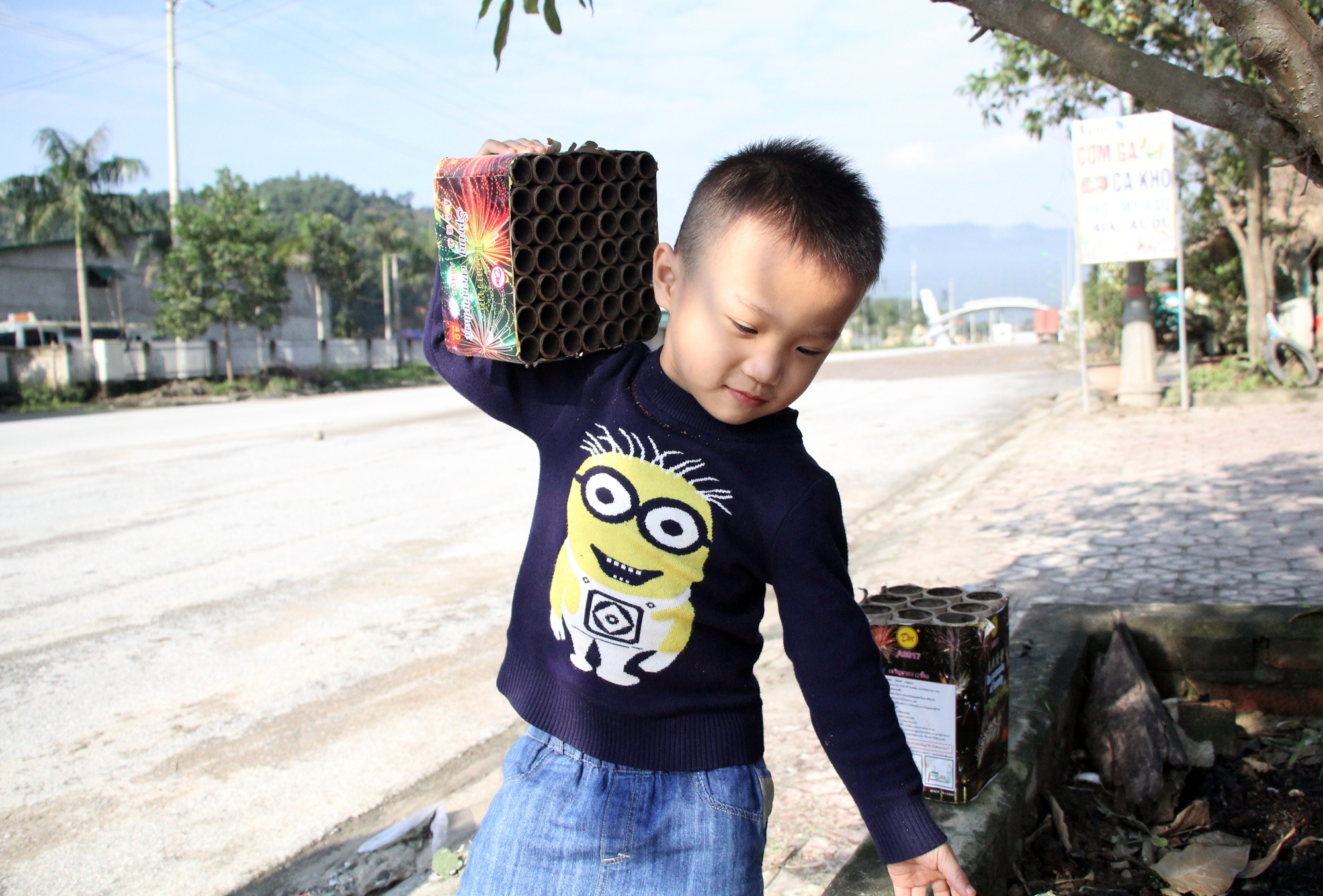 Xac phao trai doc quoc lo 8A Ha Tinh anh 4