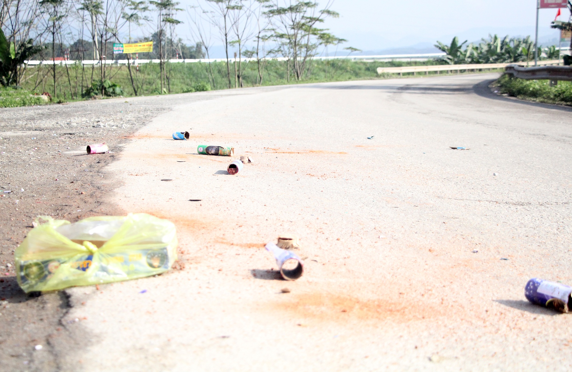 Xac phao trai doc quoc lo 8A Ha Tinh anh 5