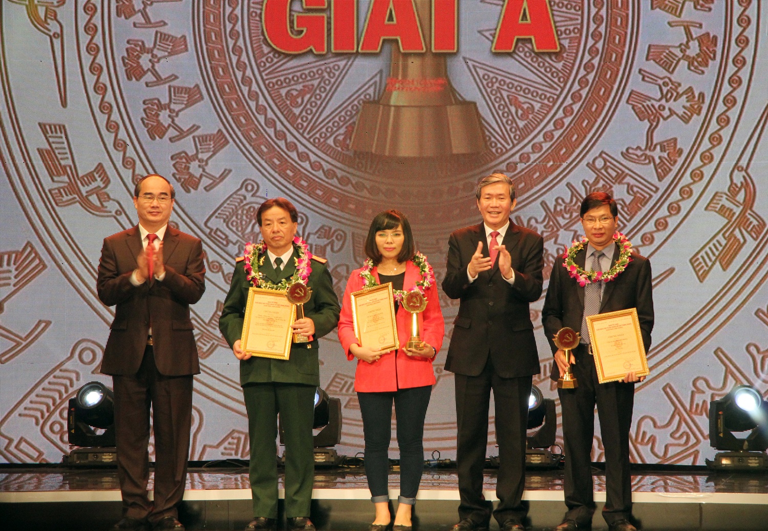 Giải báo chí Búa liềm vàng ảnh 2 Giai bao chi Bua liem vang anh 2