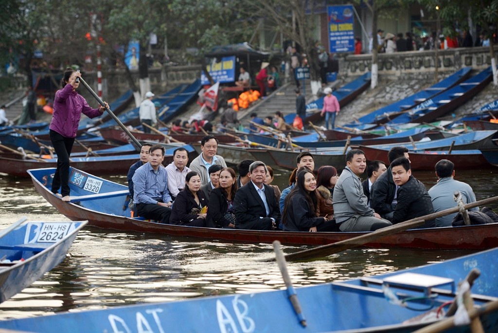 Đi đò chùa Hương không áo phao ảnh 1 Di do chua Huong khong ao phao anh 1