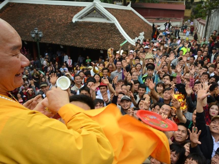 Su thay nem loc tai chua Huong phai sam hoi, quy huong hinh anh