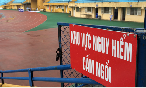 Yeu cau ban giao san Hang Day cho CLB bong da Ha Noi hinh anh