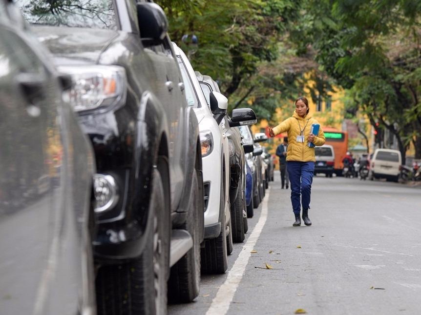 Ha Noi thi diem trong giu xe thu phi theo gio hinh anh