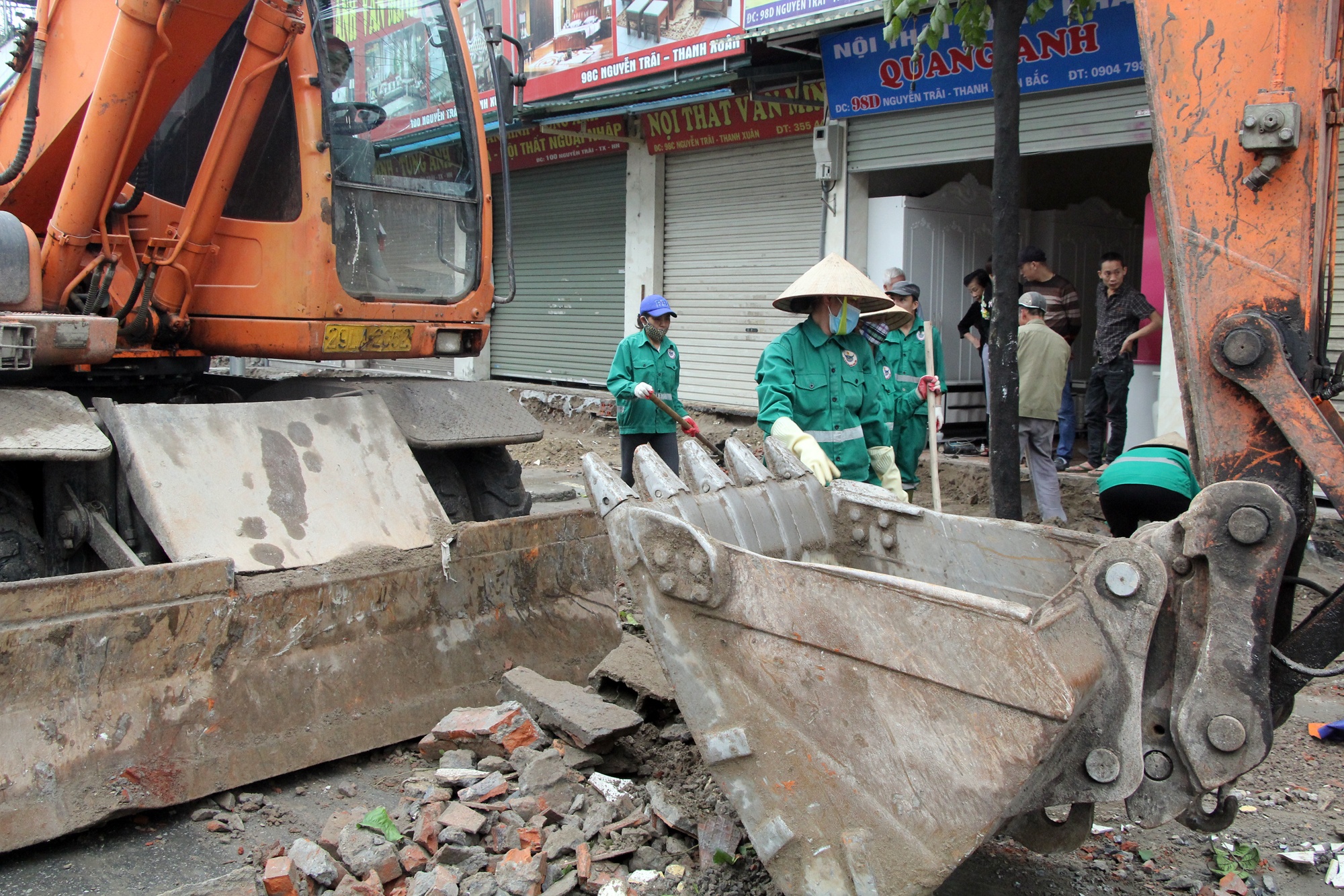 Don dep via he o Ha Noi anh 1