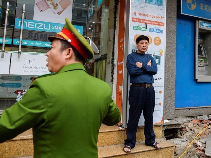 Lan chiem via he duoc dua vao quy tac ung xu noi cong cong o Ha Noi hinh anh