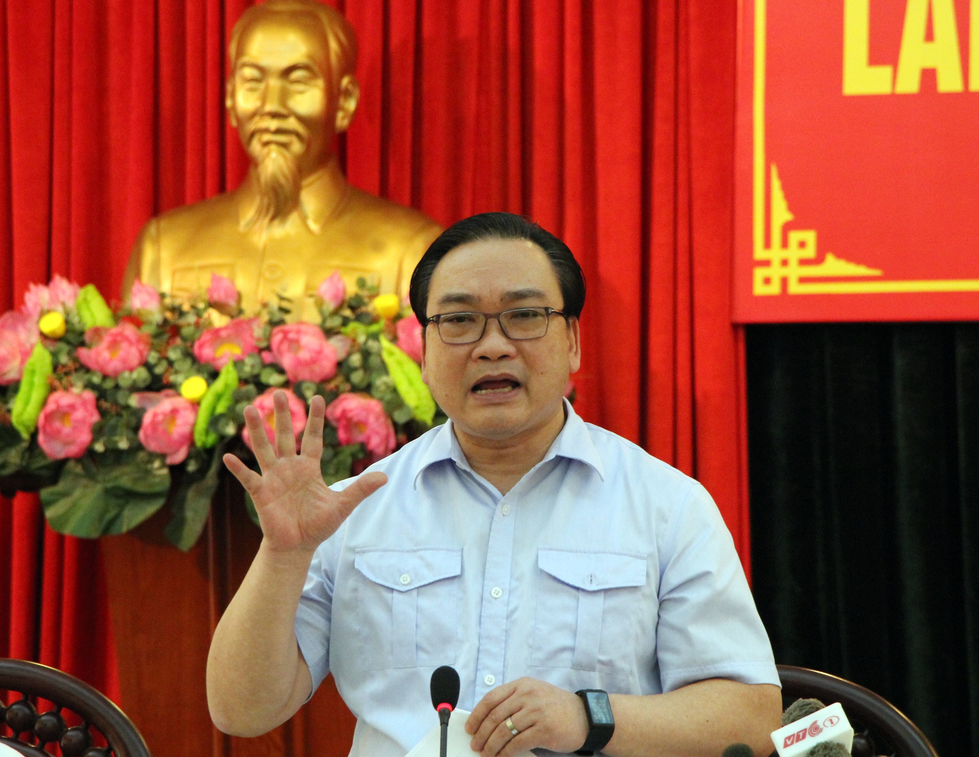 Bi thu Ha Noi Hoang Trung Hai noi ve quy tac ung xu cua can bo hinh anh