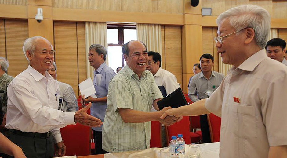 'Chua bao gio Trung uong xu ly mot loat can bo cao cap nhu vua roi' hinh anh