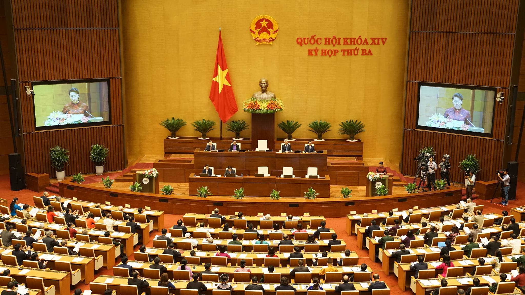 Cu tri gui kien nghi toi Quoc hoi anh 2