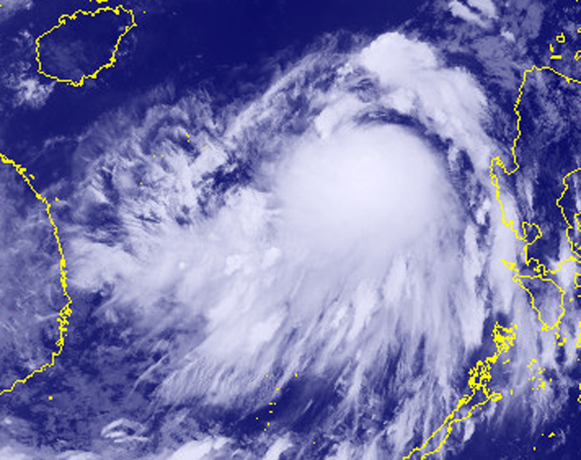 Bao so 1 giat cap 9 tren Bien Dong hinh anh