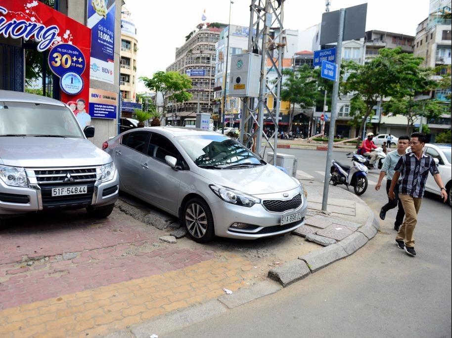 'Thu tuong nhac nho viec tai lan chiem via he o Ha Noi va TP.HCM' hinh anh