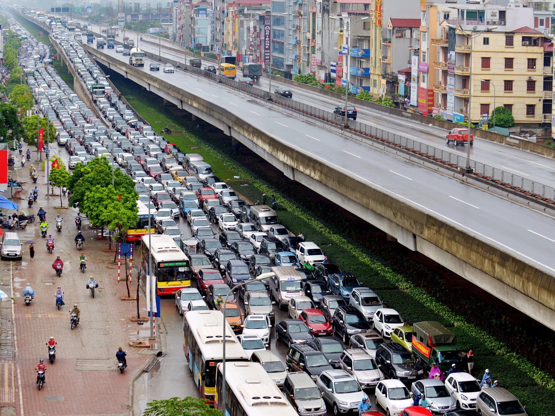 Un tac giao thong dang 'dot' cua Ha Noi hon nua ty USD moi nam hinh anh