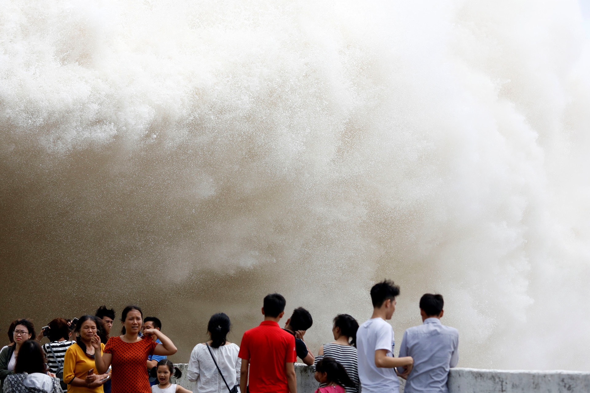 Thuy dien Hoa Binh xa mo them cua xa lu anh 1