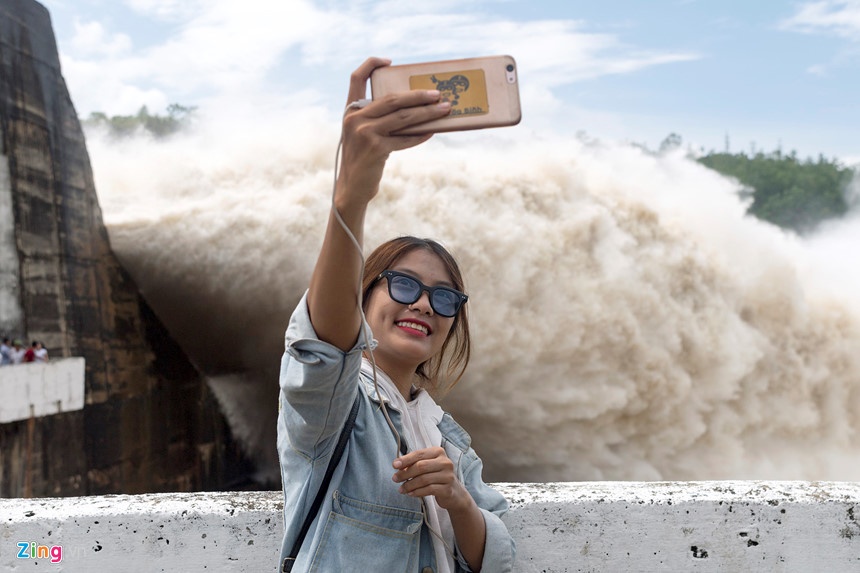 Thủy điện Hòa Bình xả lũ ảnh 1 Thuy dien Hoa Binh xa lu anh 1