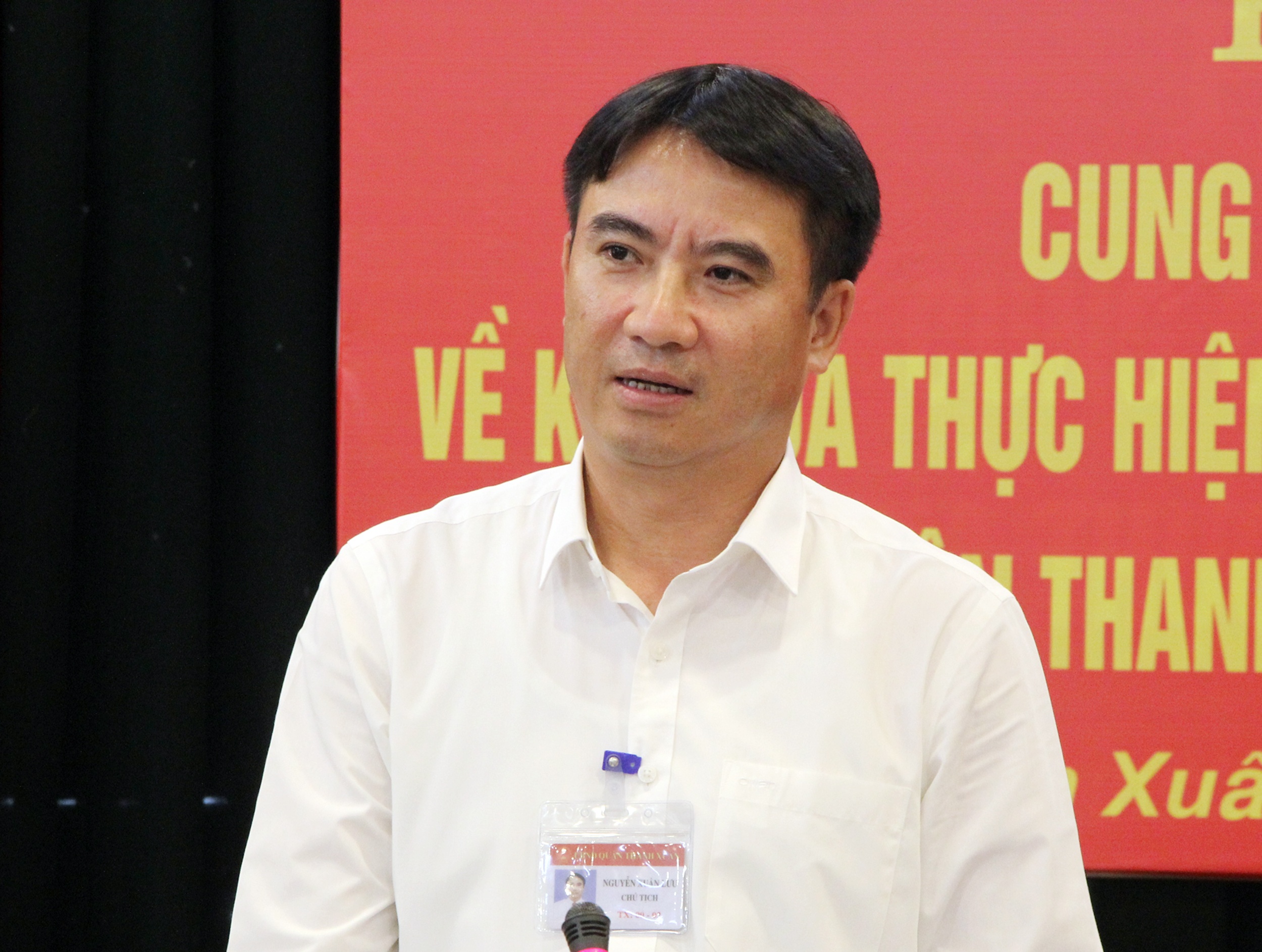 Pho chu tich quan Thanh Xuan co loi trong ung xu voi cong dan hinh anh