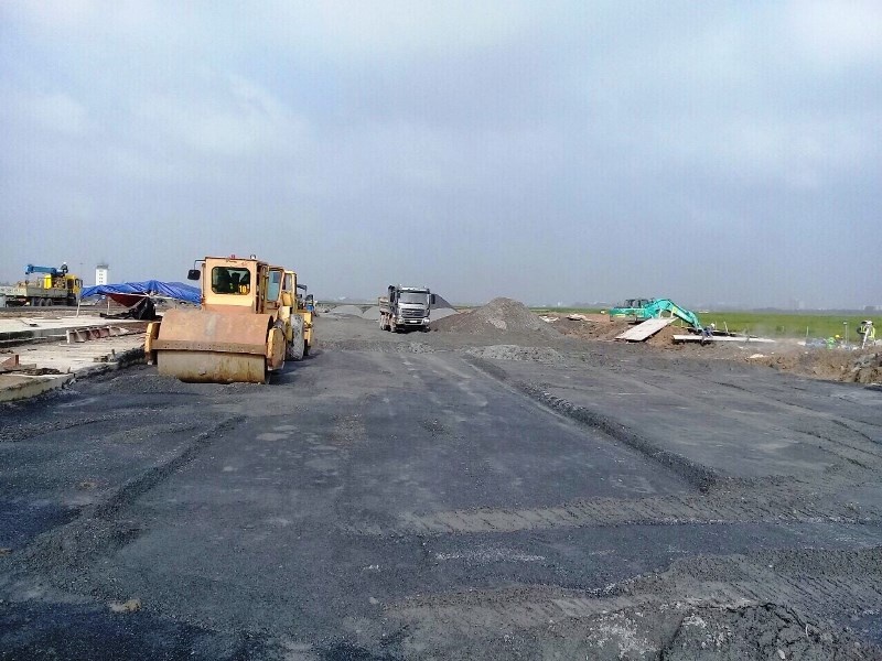 Nang cap san bo Tan Son Nhat anh 1