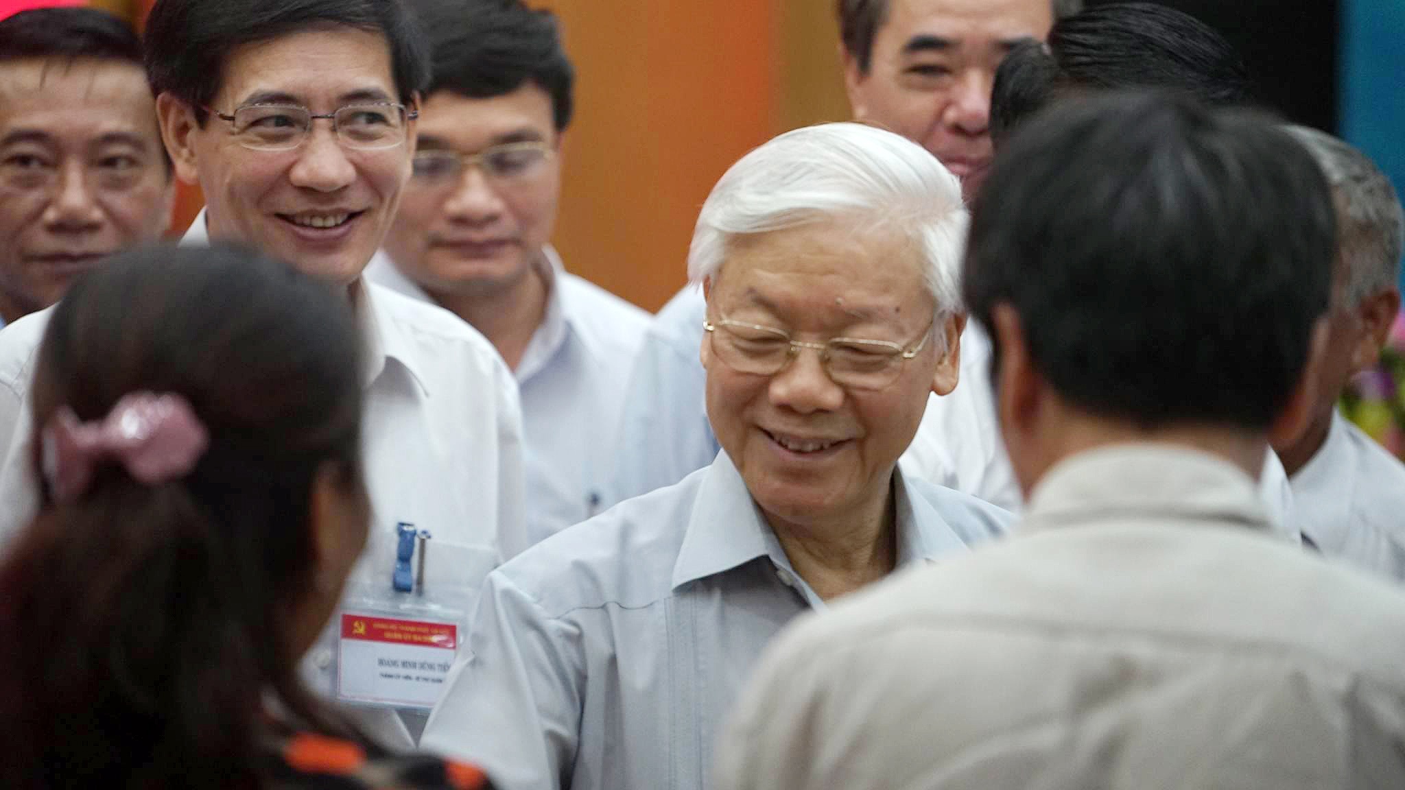 Tong bi thu Nguyen Phu Trong tiep xuc cu tri anh 1