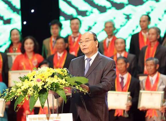 Thủ tướng trao danh hiệu nông dân xuất sắc ảnh 1 Thu tuong trao danh hieu nong dan xuat sac anh 1