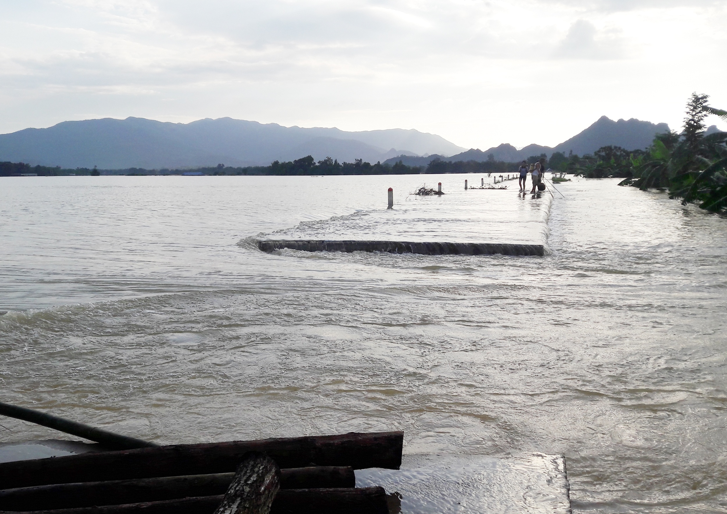 Vỡ đê ở Hà Nội không lường trước được ảnh 1 Vo de o Ha Noi khong luong truoc duoc anh 1