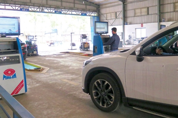 'Quy dinh dung dang kiem xe vi khong nop phat chua ro rang' hinh anh